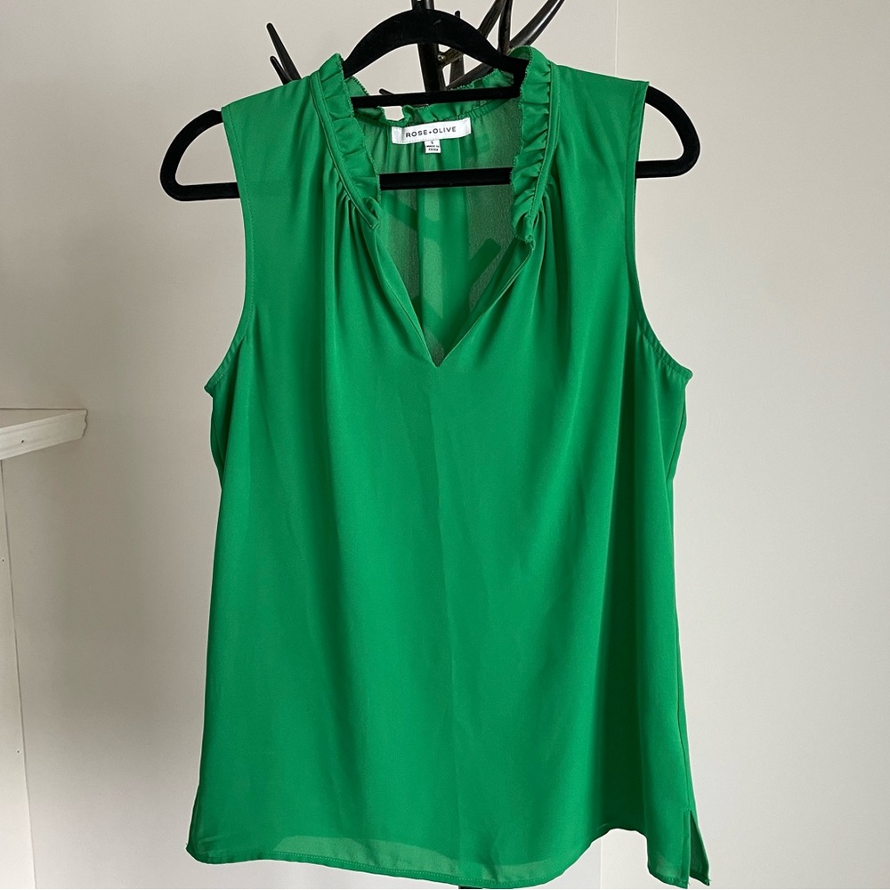 Rose & Olive Vibrant Green Sleeveless Flowy Blouse - size Small